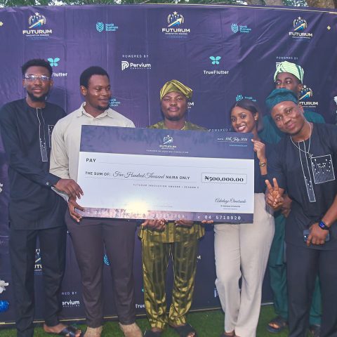 futurum_s2_finale_cheque_winner_02.jpg