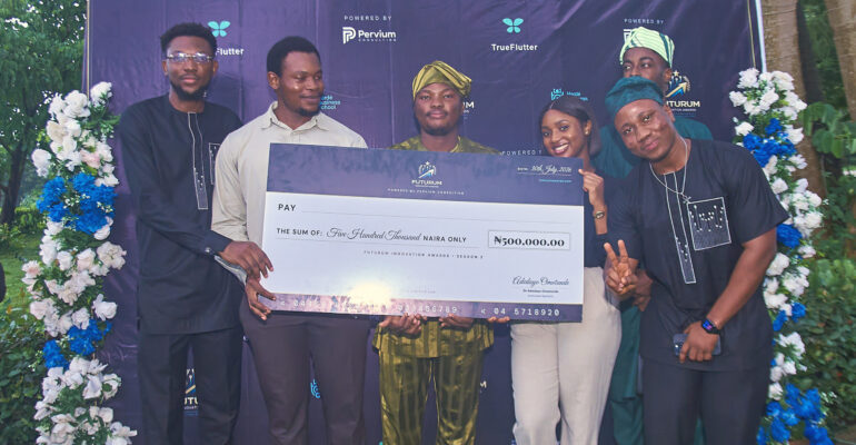 futurum_s2_finale_cheque_winner_02.jpg